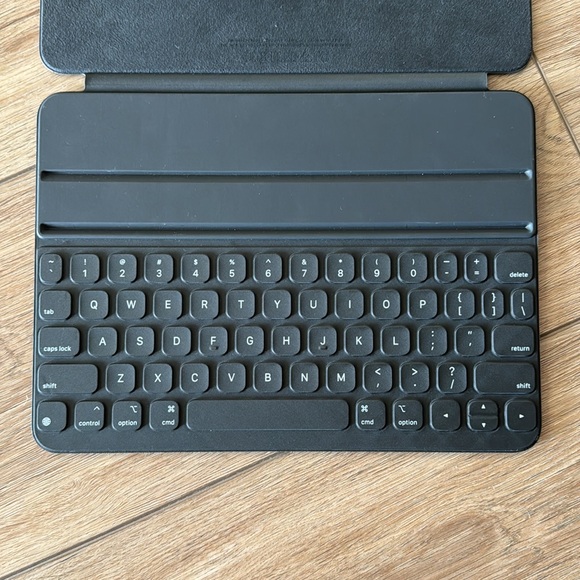 APPLE iPad Smart Keyboard Folio (iPad Air-4th Gen & iPad Pro 11in 1st/2nd Gen) - Picture 4 of 9